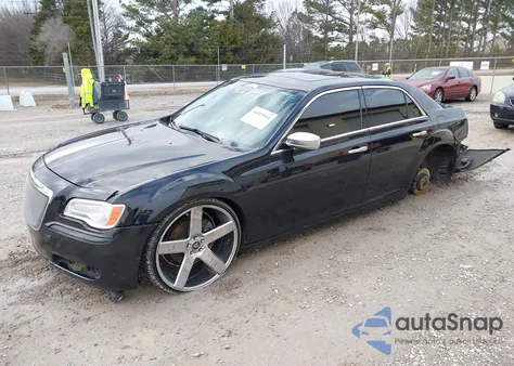 2013 Chrysler 300C John Varvatos Luxury Edition z USA, uszkodzony, nr VIN 2C3CCADT5DH703551